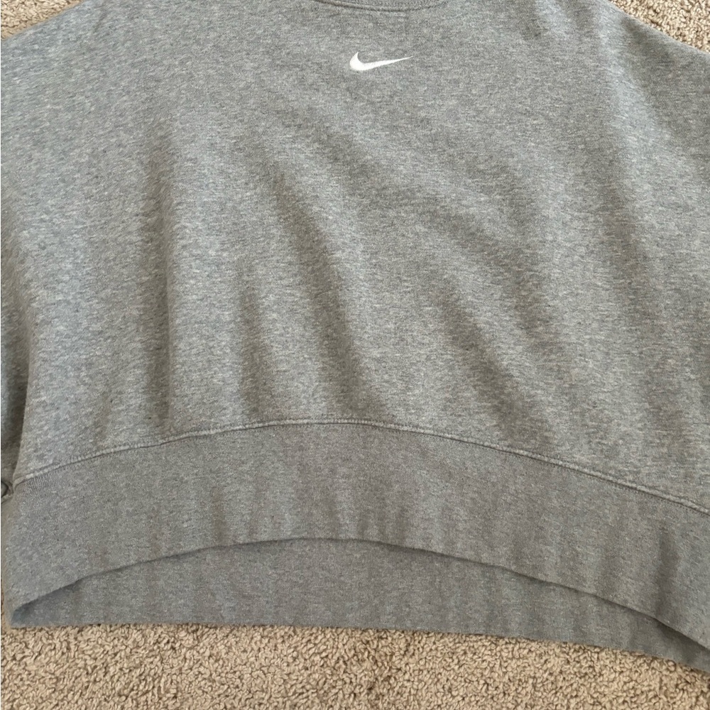 Size small Nike sweat little stain hard find Stain is not notable
